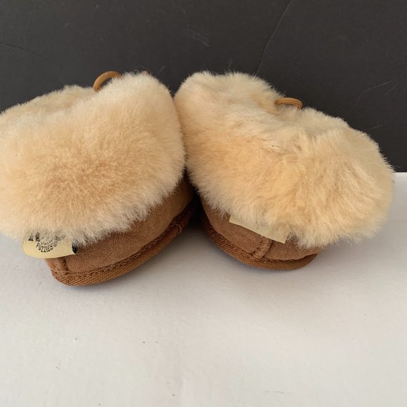 RJS Fuzzies Toddlers’ Brown & Tan Sheepskin Booties W/ Fold Down Collar: M - Picture 4 of 7